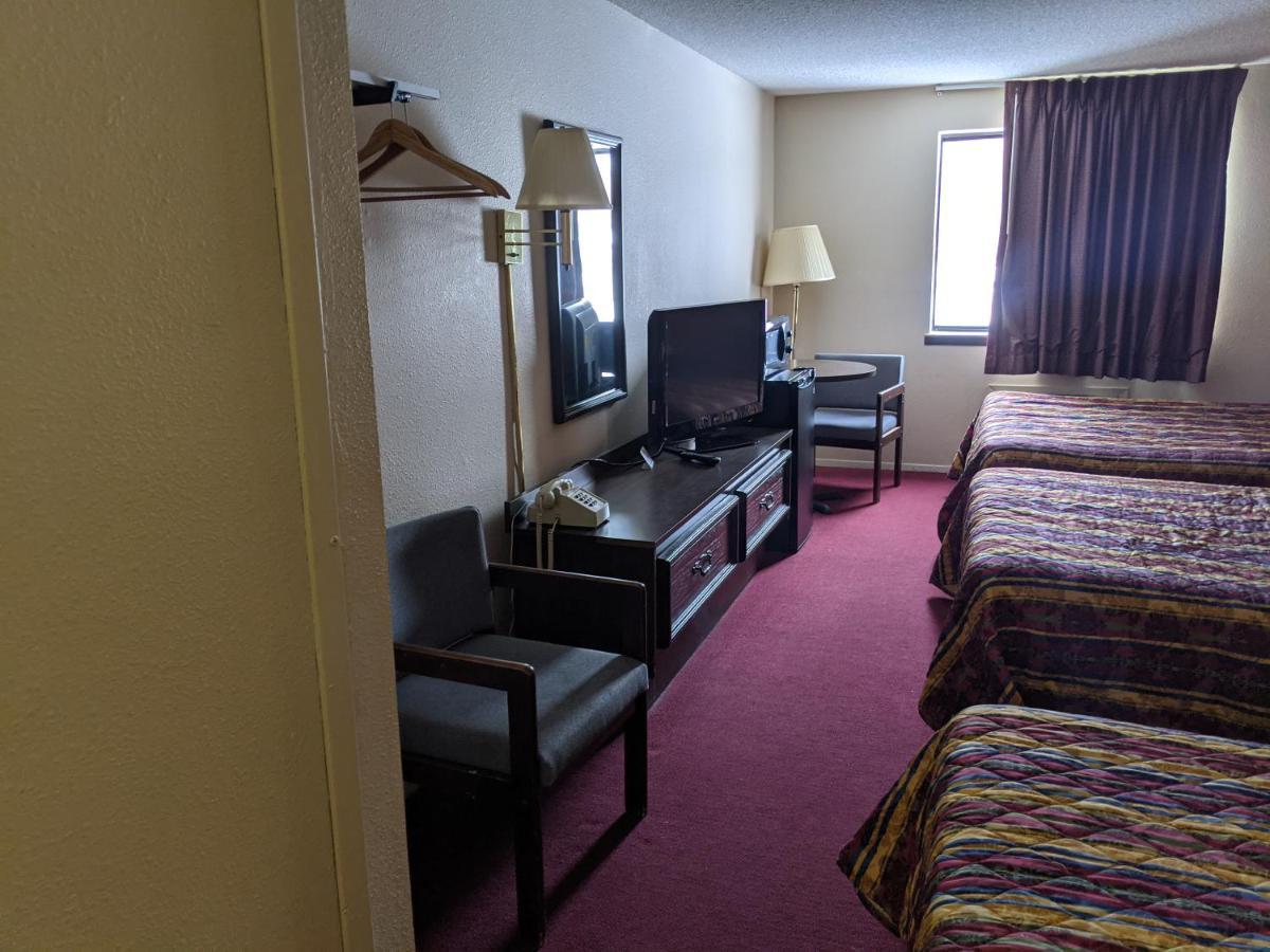 Super 8 By Wyndham Shelbyville Dış mekan fotoğraf