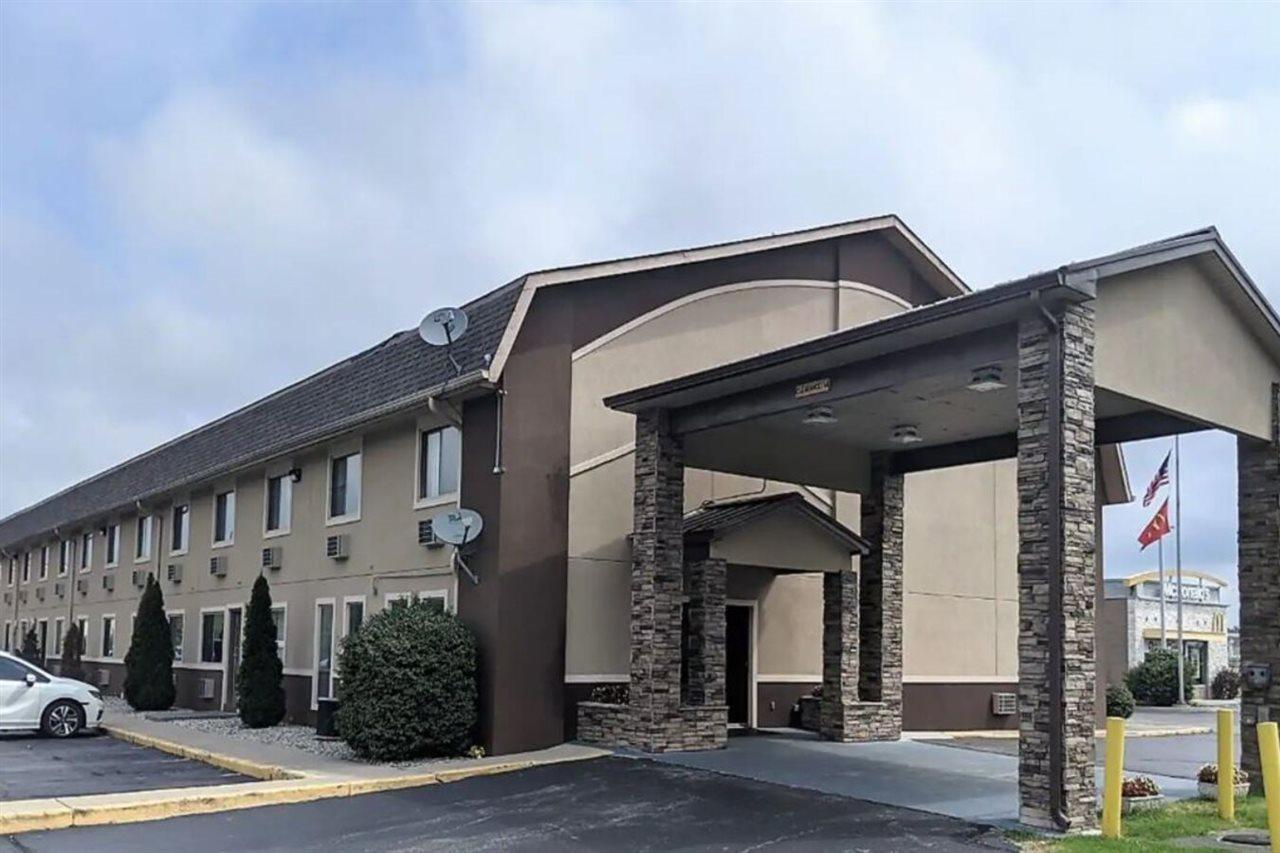 Super 8 By Wyndham Shelbyville Dış mekan fotoğraf